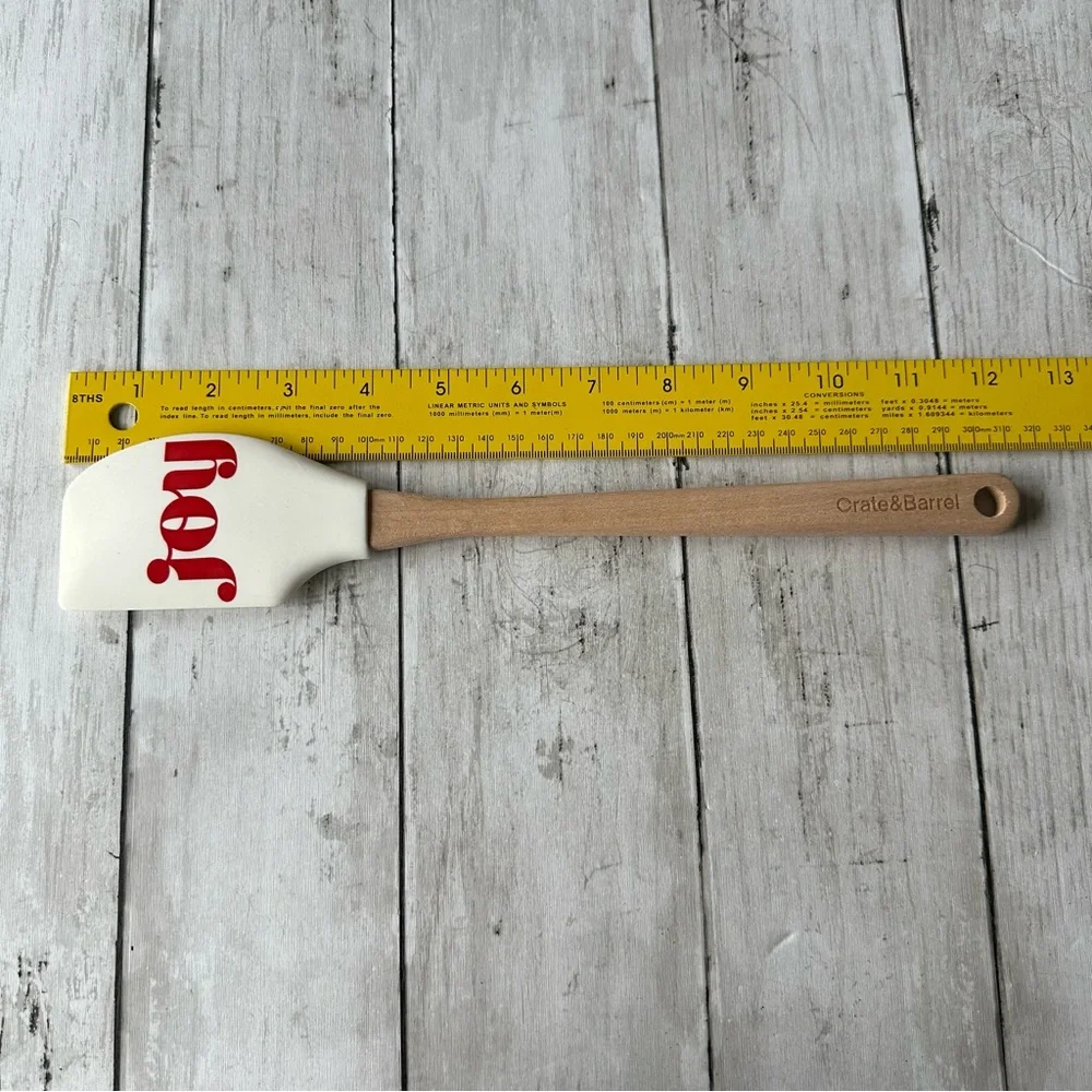 PREOWNED CRATE & BARREL WHITE RED HOLIDAY JOY SPATULA